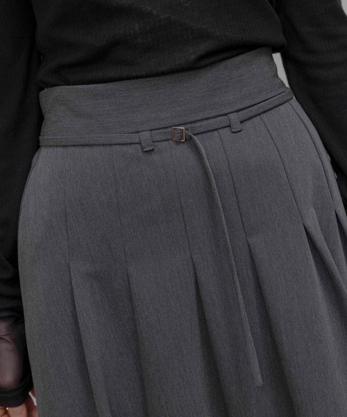 Eimee Law（エイミーロウ）の「スリットロゴチェックタックプリーツスカート（スカート・レディース・グレー/チャコールグレー/ブラウン・M）」の8枚目の写真