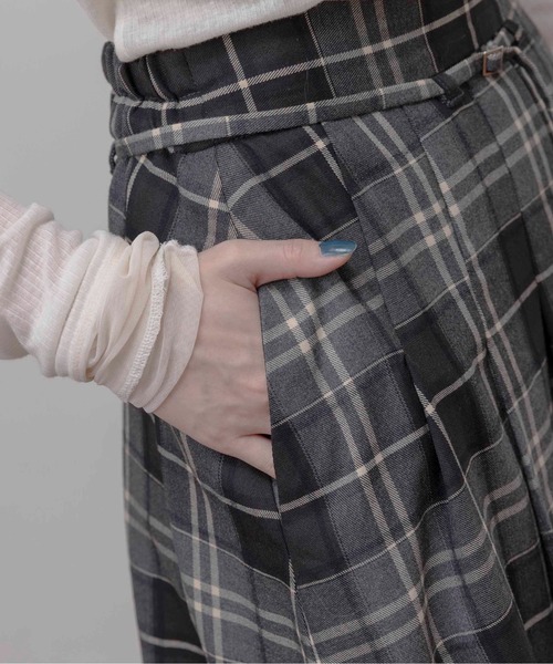 Eimee Law（エイミーロウ）の「スリットロゴチェックタックプリーツスカート（スカート・レディース・グレー/チャコールグレー/ブラウン・M）」の17枚目の写真