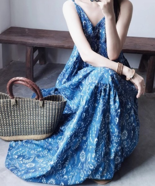 deux amour(ドゥーザムール)の「花柄キャミボリュームマキシワンピース(ワンピース・レディース・ブルー・FREE)」の1枚目の写真