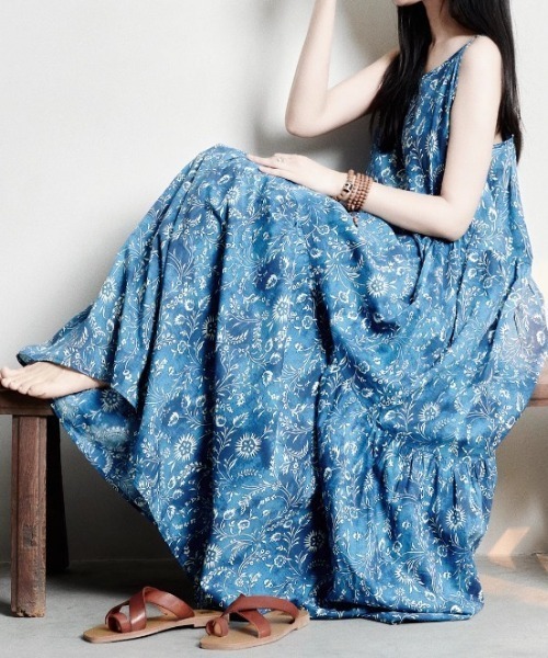 deux amour(ドゥーザムール)の「花柄キャミボリュームマキシワンピース(ワンピース・レディース・ブルー・FREE)」の2枚目の写真