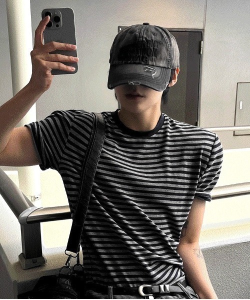 COSYHARU(コシハル)の「マッスルフィットストライプ半袖Tシャツ(Tシャツ/カットソー・メンズ・グレー/ブラック・FREE)」の10枚目の写真