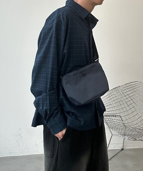 UNDERSTATEMENTs(アンダーステイトメント)の「【ユニセックス】ボタンポケットショルダーバッグ(ショルダーバッグ・メンズ・ブラック/オフホワイト/イエロー/ネイビー・FREE)」の20枚目の写真