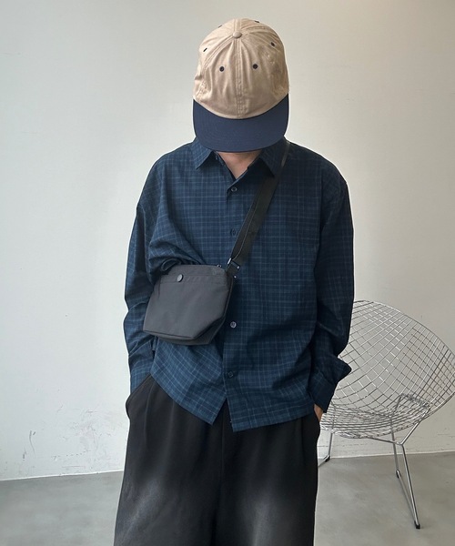UNDERSTATEMENTs(アンダーステイトメント)の「【ユニセックス】ボタンポケットショルダーバッグ(ショルダーバッグ・メンズ・ブラック/オフホワイト/イエロー/ネイビー・FREE)」の15枚目の写真