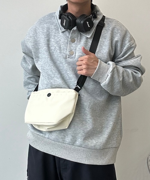 UNDERSTATEMENTs(アンダーステイトメント)の「【ユニセックス】ボタンポケットショルダーバッグ(ショルダーバッグ・メンズ・ブラック/オフホワイト/イエロー/ネイビー・FREE)」の8枚目の写真