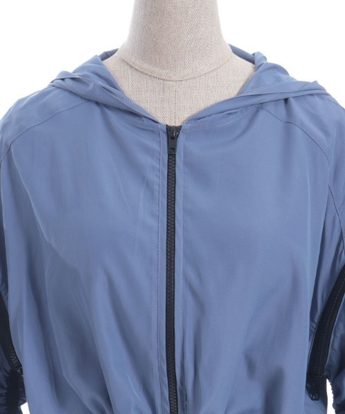 axes femme POETIQUE（アクシーズファムポエティック）の「ボリューム袖シアーブルゾン（その他アウター・レディース・ブルー/ホワイト/ブラック・MEDIUM）」の14枚目の写真