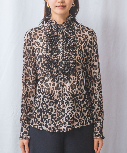 NARACAMICIE（ナラカミーチェ）の「【NARACAMICIE】ヒョウ柄フリル長袖ブラウス（シャツ/ブラウス・レディース・グレー/ブラウン・L/S/M）」の4枚目の写真