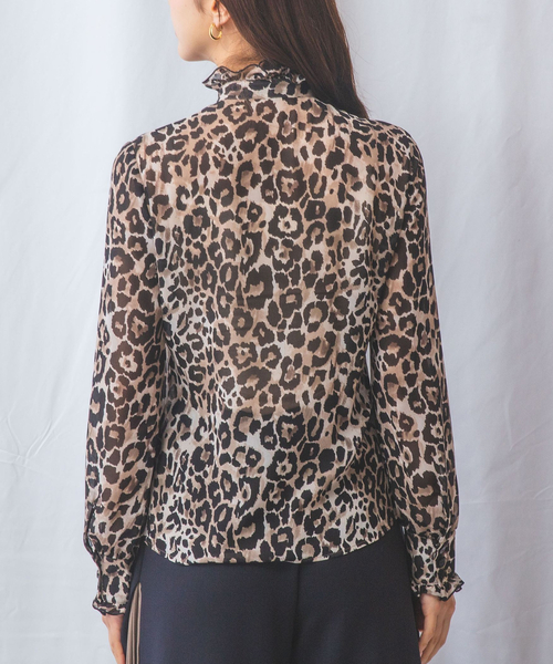 NARACAMICIE（ナラカミーチェ）の「【NARACAMICIE】ヒョウ柄フリル長袖ブラウス（シャツ/ブラウス・レディース・グレー/ブラウン・L/S/M）」の6枚目の写真