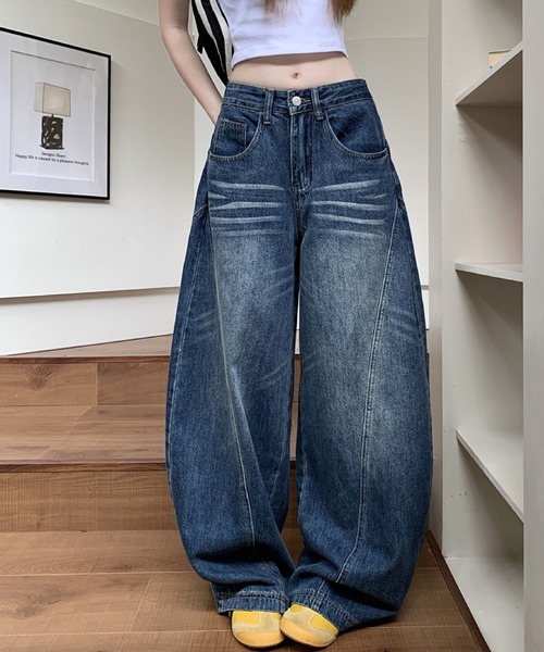 2ly2（トゥーリートゥー）の「ゆったりシルエットのヴィンテージ風デニムワイドパンツ（その他パンツ・レディース・ブルー・FREE）」の3枚目の写真
