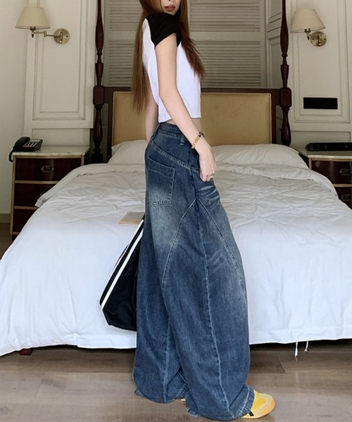 2ly2（トゥーリートゥー）の「ゆったりシルエットのヴィンテージ風デニムワイドパンツ（その他パンツ・レディース・ブルー・FREE）」の11枚目の写真