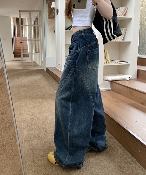 2ly2（トゥーリートゥー）の「ゆったりシルエットのヴィンテージ風デニムワイドパンツ（その他パンツ・レディース・ブルー・FREE）」の8枚目の写真