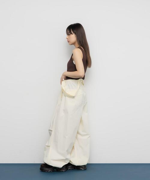 KBF(ケイビーエフ)の「BACKクロスニットタンク(タンクトップ・レディース・ライトベージュ/ブラウン/ブラック・ONE)」の17枚目の写真