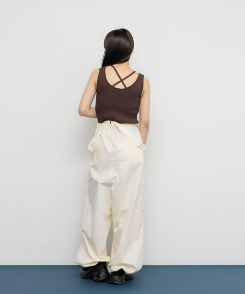 KBF(ケイビーエフ)の「BACKクロスニットタンク(タンクトップ・レディース・ライトベージュ/ブラウン/ブラック・ONE)」の18枚目の写真