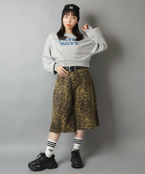 SPINNS（スピンズ）の「旬見え☆デニム貼り付けロゴショートスウェット（スウェット・レディース・ブラック/レッド/オートミール/杢グレー・ONESIZE）」の10枚目の写真