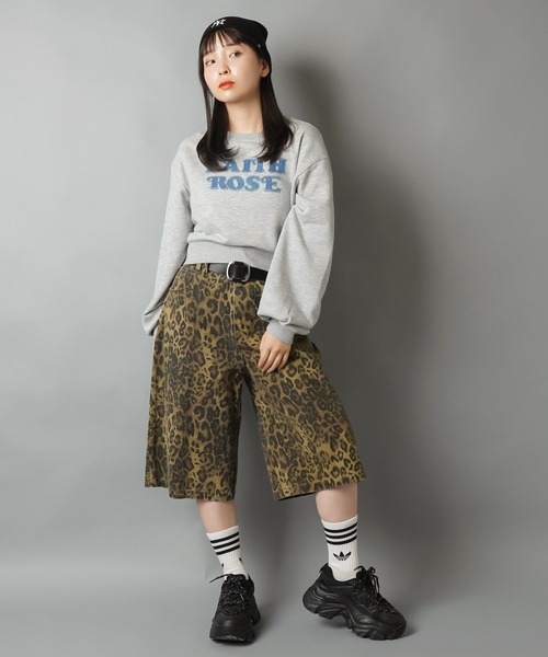 SPINNS（スピンズ）の「旬見え☆デニム貼り付けロゴショートスウェット（スウェット・レディース・ブラック/レッド/オートミール/杢グレー・ONESIZE）」の11枚目の写真