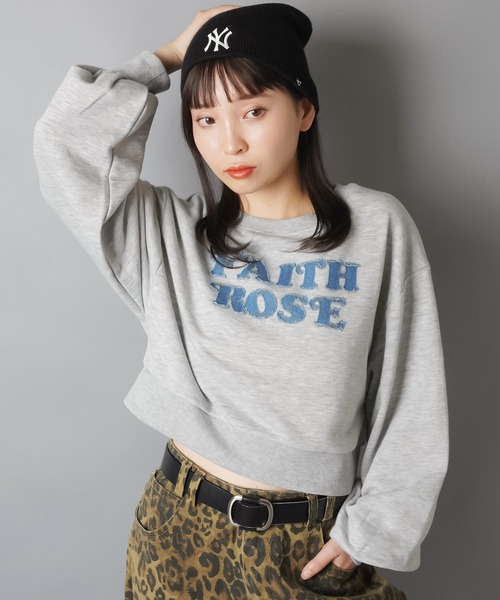 SPINNS（スピンズ）の「旬見え☆デニム貼り付けロゴショートスウェット（スウェット・レディース・ブラック/レッド/オートミール/杢グレー・ONESIZE）」の9枚目の写真