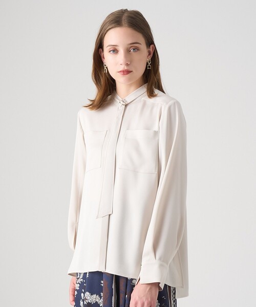 ANAYI(アナイ)の「ストレッチサテンタイ付き ブラウス〈セットアップ対応商品〉(シャツ/ブラウス・レディース・ベージュ/ブラウン/ブラック・38)」の3枚目の写真
