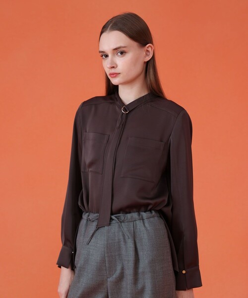 ANAYI(アナイ)の「ストレッチサテンタイ付き ブラウス〈セットアップ対応商品〉(シャツ/ブラウス・レディース・ベージュ/ブラウン/ブラック・38)」の2枚目の写真