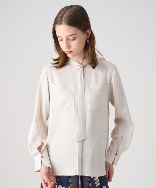 ANAYI(アナイ)の「ストレッチサテンタイ付き ブラウス〈セットアップ対応商品〉(シャツ/ブラウス・レディース・ベージュ/ブラウン/ブラック・38)」の7枚目の写真