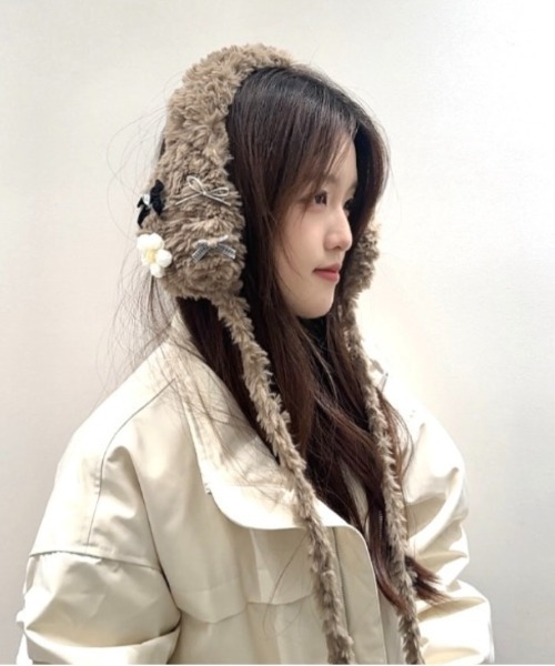 Burner(バーナー)の「【CHI SELECT】ボアフラワーモチーフ 耳あて付きイヤーマフ chi-earmuff-2-15(イヤーマフ・レディース・ブラック/ベージュ/モカ/ダークグレー/ホワイト/ブラウン・FREE)」の5枚目の写真
