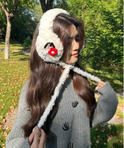 Burner(バーナー)の「【CHI SELECT】ボアフラワーモチーフ 耳あて付きイヤーマフ chi-earmuff-2-15(イヤーマフ・レディース・ブラック/ベージュ/モカ/ダークグレー/ホワイト/ブラウン・FREE)」の2枚目の写真