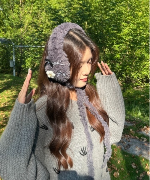 Burner(バーナー)の「【CHI SELECT】ボアフラワーモチーフ 耳あて付きイヤーマフ chi-earmuff-2-15(イヤーマフ・レディース・ブラック/ベージュ/モカ/ダークグレー/ホワイト/ブラウン・FREE)」の4枚目の写真