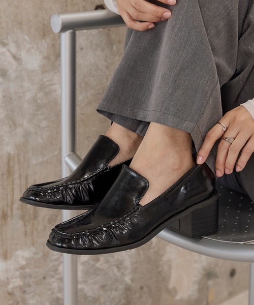 forksy.（フォルクシー）の「【forksy.】【オケージョン対応】スクエアトゥギャザーデザインヒールローファー（ローファー・レディース・ブラック/ブラウン/モカ・S/M/L）」の5枚目の写真