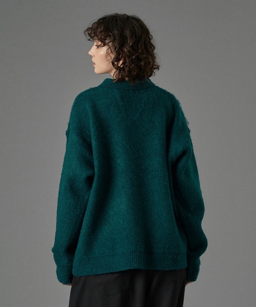 ONCILY（オンシェリー）の「SILVER BUTTON SHAGGY KNIT POLO /  シルバーボタンシャギーニットポロ（ニット/セーター・メンズ・アイボリー/ブラック/グレー系その他/カーキ/ブラック系その他/ブルー/オレンジ系その他/グリーン系その他/ネイビー/ブルー系その他/チャコールグレー/レッド/オリーブ/ブラウン・SMALL/MEDIUM/LARGE）」の17枚目の写真