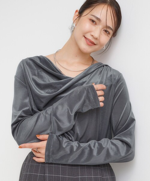 Cutie Blonde（キューティーブロンド）の「【S-LL】ベロア調ドレープデザインカットソー（Tシャツ/カットソー・レディース・ブラウン系その他/オフホワイト/チャコールグレー・01/02/03/04）」の2枚目の写真