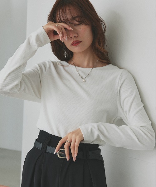ad thie(アドティエ)の「CICA配合 前後2WAY リブトップス(Tシャツ/カットソー・レディース・オフホワイト/ブラック・LARGE/MEDIUM)」の1枚目の写真