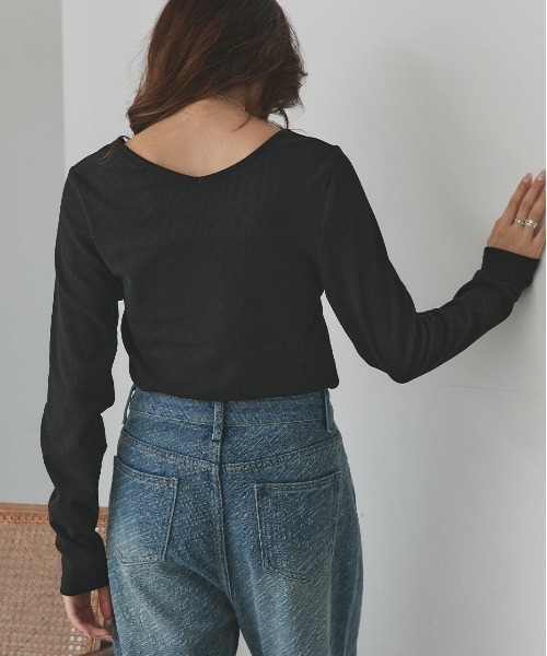 ad thie(アドティエ)の「CICA配合 前後2WAY リブトップス(Tシャツ/カットソー・レディース・オフホワイト/ブラック・LARGE/MEDIUM)」の21枚目の写真
