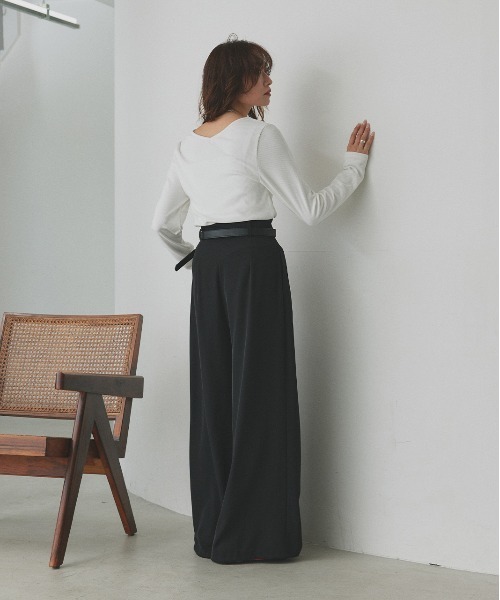 ad thie(アドティエ)の「CICA配合 前後2WAY リブトップス(Tシャツ/カットソー・レディース・オフホワイト/ブラック・LARGE/MEDIUM)」の16枚目の写真