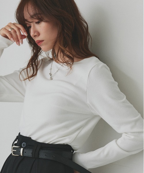 ad thie(アドティエ)の「CICA配合 前後2WAY リブトップス(Tシャツ/カットソー・レディース・オフホワイト/ブラック・LARGE/MEDIUM)」の13枚目の写真