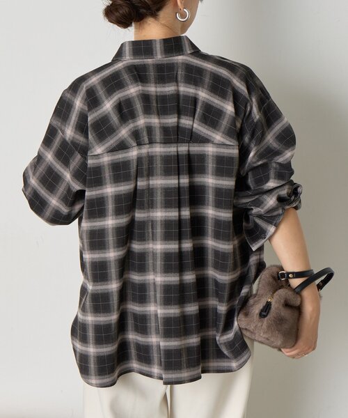 Jena espace merveilleux(ジェナ エスパスメルヴェイユ)の「バックタックチェックシャツ(シャツ/ブラウス・レディース・ベージュ/グレー/ブラック・FREE)」の10枚目の写真