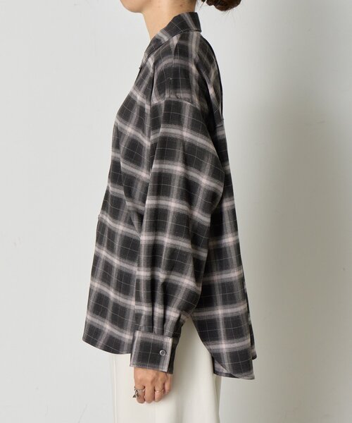 Jena espace merveilleux(ジェナ エスパスメルヴェイユ)の「バックタックチェックシャツ(シャツ/ブラウス・レディース・ベージュ/グレー/ブラック・FREE)」の13枚目の写真