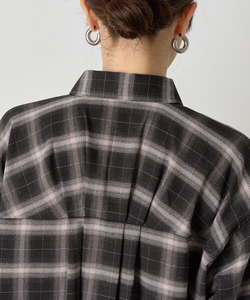 Jena espace merveilleux(ジェナ エスパスメルヴェイユ)の「バックタックチェックシャツ(シャツ/ブラウス・レディース・ベージュ/グレー/ブラック・FREE)」の15枚目の写真