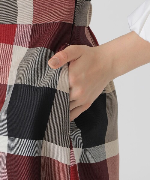 BLUE LABEL CRESTBRIDGE(ブルーレーベルクレストブリッジ)の「ツイードニットドッキングドレス(ワンピース・レディース・レッド/ベージュ系その他/ブラック・36/38/40)」の12枚目の写真