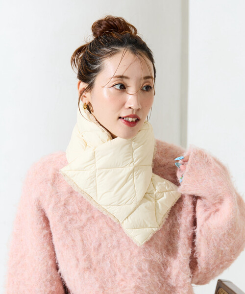 FREAK'S STORE(フリークスストア)の「限定展開 TAION/タイオン CITY REVERSIBLE DOWN SCARF/シティ リバーシブル ダウン スカーフ (ダウン・ボア)(マフラー・レディース・ブラック/オリーブ/オフホワイト・ONE SIZE)」の11枚目の写真