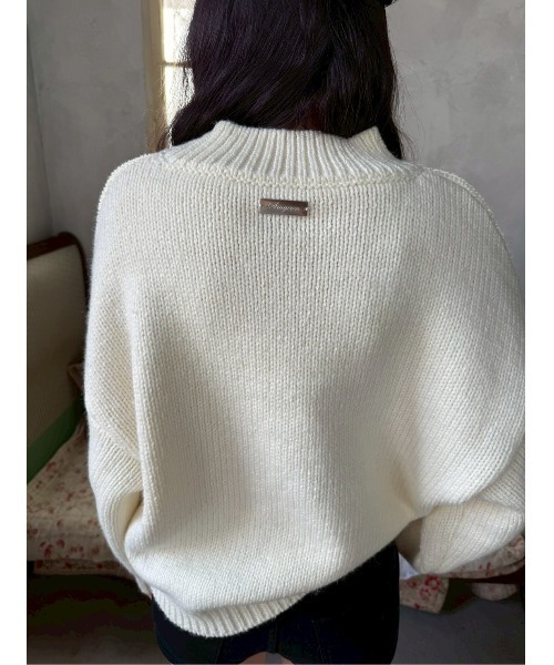 Smyeon(スミョン)の「Logo bottleneck loose knit/ロゴボトルネックルーズニット(ニット/セーター・レディース・ブラック/ホワイト・FREE)」の8枚目の写真