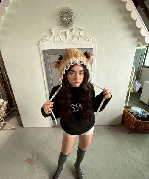 Smyeon(スミョン)の「Logo bottleneck loose knit/ロゴボトルネックルーズニット(ニット/セーター・レディース・ブラック/ホワイト・FREE)」の19枚目の写真