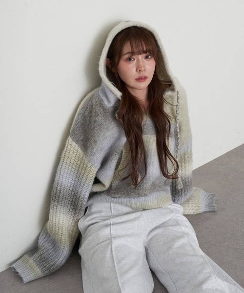 RAY CASSIN(レイカズン)の「グラデーションスキッパーフードチュニック(ニット/セーター・レディース・チャコールグレー/ブルー/ブラウン系その他2・FREE)」の3枚目の写真