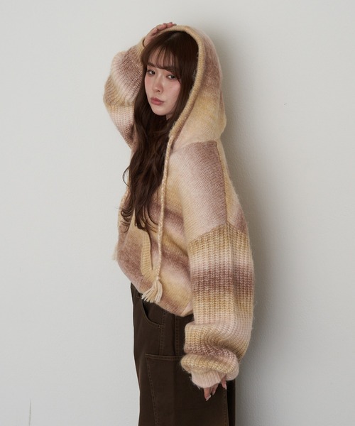 RAY CASSIN(レイカズン)の「グラデーションスキッパーフードチュニック(ニット/セーター・レディース・チャコールグレー/ブルー/ブラウン系その他2・FREE)」の2枚目の写真