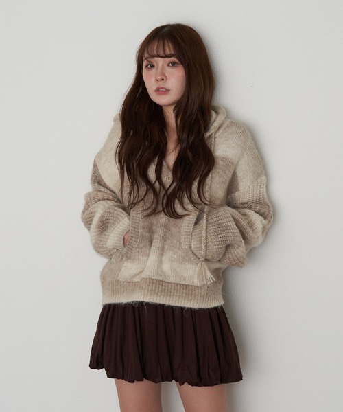 RAY CASSIN(レイカズン)の「グラデーションスキッパーフードチュニック(ニット/セーター・レディース・チャコールグレー/ブルー/ブラウン系その他2・FREE)」の4枚目の写真