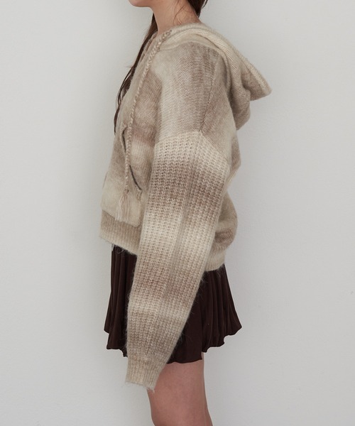 RAY CASSIN(レイカズン)の「グラデーションスキッパーフードチュニック(ニット/セーター・レディース・チャコールグレー/ブルー/ブラウン系その他2・FREE)」の22枚目の写真