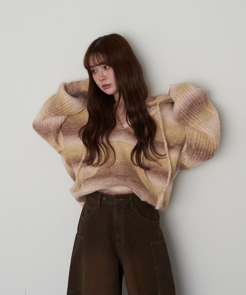 RAY CASSIN(レイカズン)の「グラデーションスキッパーフードチュニック(ニット/セーター・レディース・チャコールグレー/ブルー/ブラウン系その他2・FREE)」の15枚目の写真