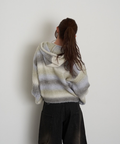 RAY CASSIN(レイカズン)の「グラデーションスキッパーフードチュニック(ニット/セーター・レディース・チャコールグレー/ブルー/ブラウン系その他2・FREE)」の10枚目の写真