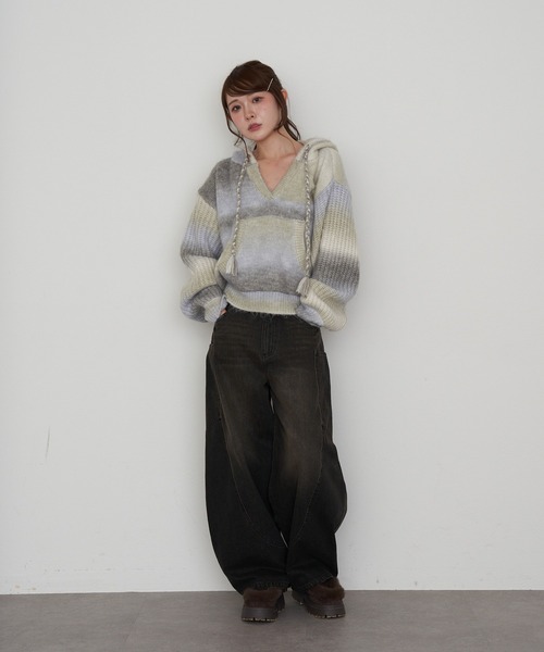 RAY CASSIN(レイカズン)の「グラデーションスキッパーフードチュニック(ニット/セーター・レディース・チャコールグレー/ブルー/ブラウン系その他2・FREE)」の12枚目の写真