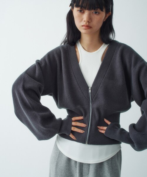 CODE A(コードエー)の「zip form cardigan(カーディガン/ボレロ・レディース・オフホワイト/グレー・00)」の1枚目の写真