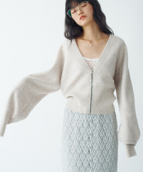 CODE A(コードエー)の「zip form cardigan(カーディガン/ボレロ・レディース・オフホワイト/グレー・00)」の2枚目の写真