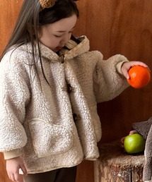 DAY CLOSET（デイ クローゼット）の「【表ボア×フリース裏起毛/フード付き/男女兼用】クマさん刺繍バックプリントジャケット キッズアウター（ブルゾン）」