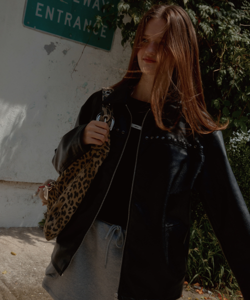 LETERIE（レテリー）の「STUD SINGLE COLLAR JACKET_BLACK（ライダースジャケット・レディース・ブラック・FREE）」の4枚目の写真